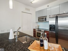 2101 Market Street 2805, Philadelphia PA 19103