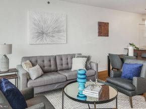 2101 Market Street 2805, Philadelphia PA 19103