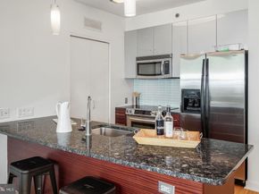 2101 Market Street 2805, Philadelphia PA 19103