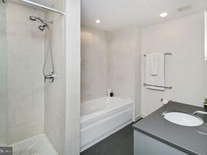 2101 Market Street 2805, Philadelphia PA 19103