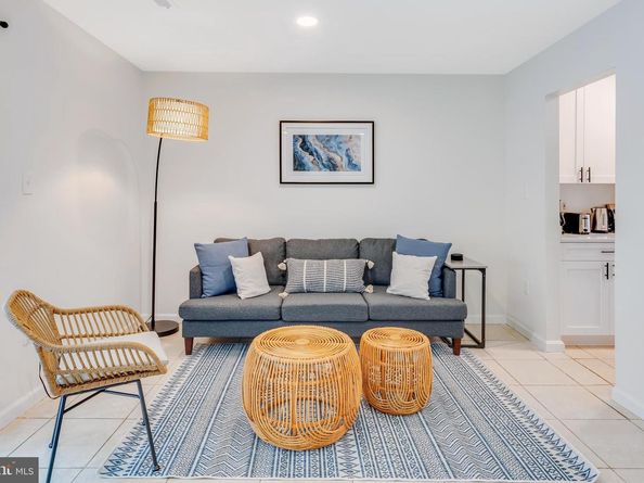 428 Reneau Way, Herndon VA 20170