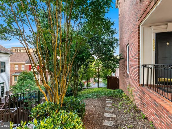 2523 Hunton Place, Alexandria VA 22311
