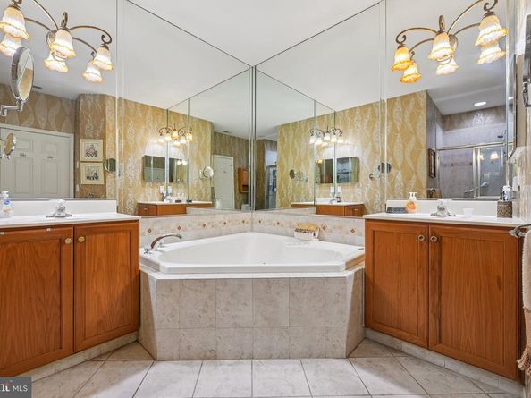 64 Villa Drive, Warminster PA 18974