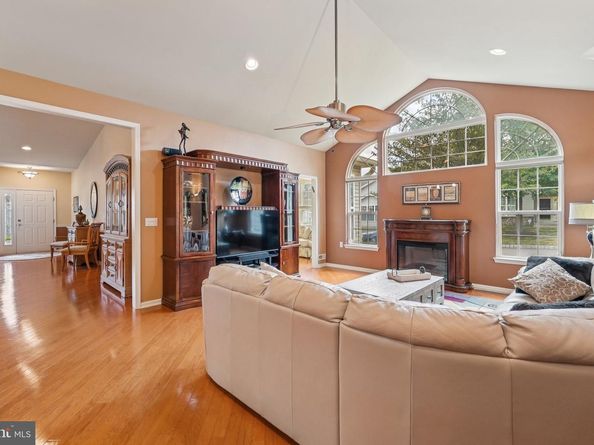 64 Villa Drive, Warminster PA 18974