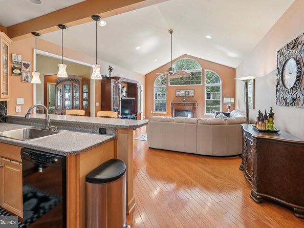 64 Villa Drive, Warminster PA 18974