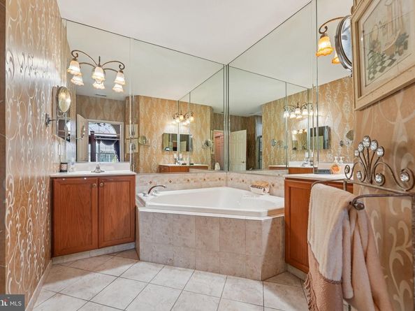 64 Villa Drive, Warminster PA 18974