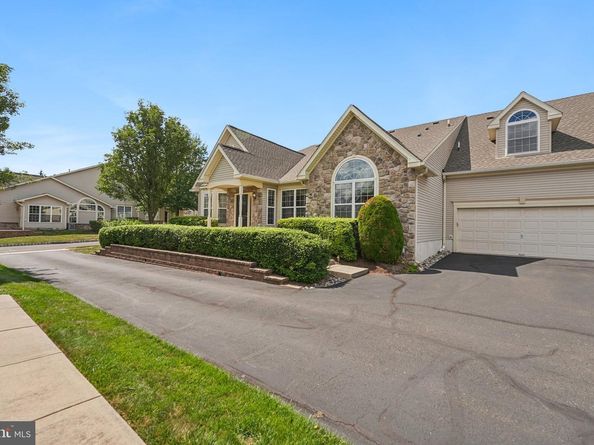 64 Villa Drive, Warminster PA 18974