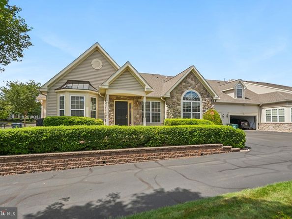 64 Villa Drive, Warminster PA 18974