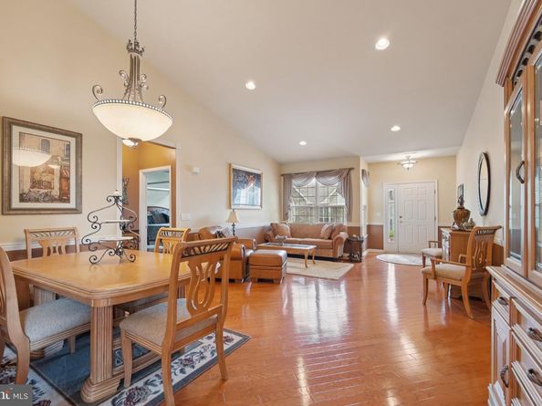 64 Villa Drive, Warminster PA 18974