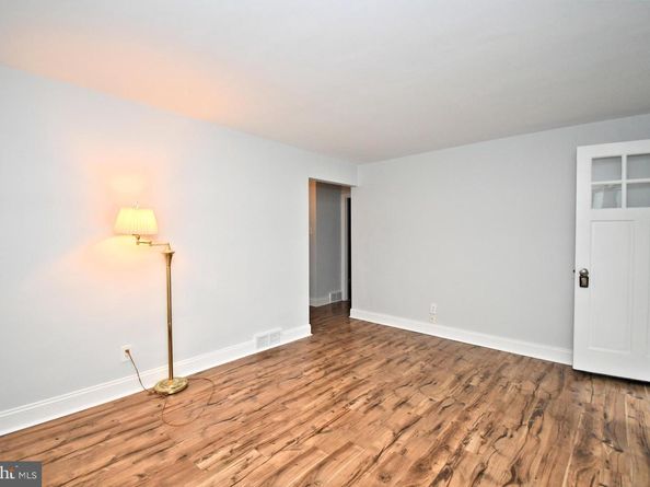160 Crooked Billet Road, Hatboro PA 19040