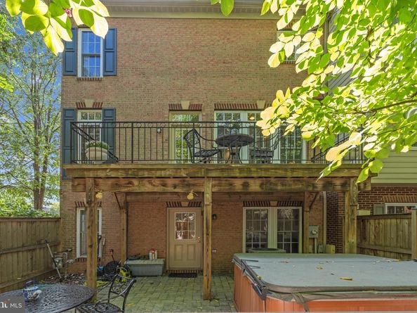 6555 Washington Boulevard, Arlington VA 22205