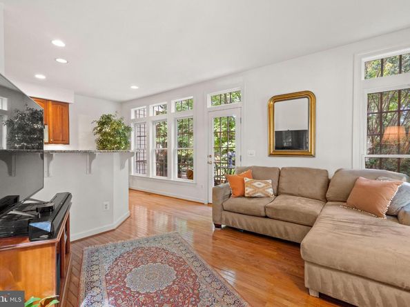 6555 Washington Boulevard, Arlington VA 22205
