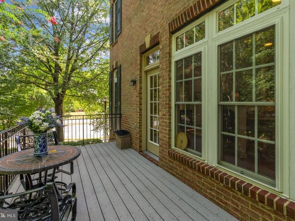 6555 Washington Boulevard, Arlington VA 22205