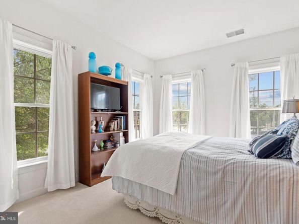 6555 Washington Boulevard, Arlington VA 22205