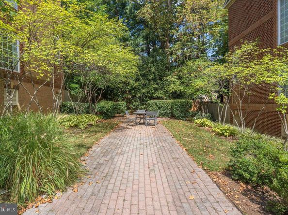 6555 Washington Boulevard, Arlington VA 22205