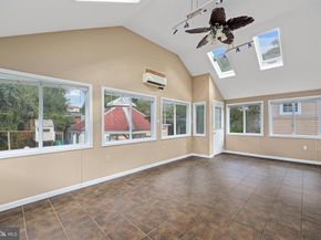 6830 Custis Parkway, Falls Church VA 22042