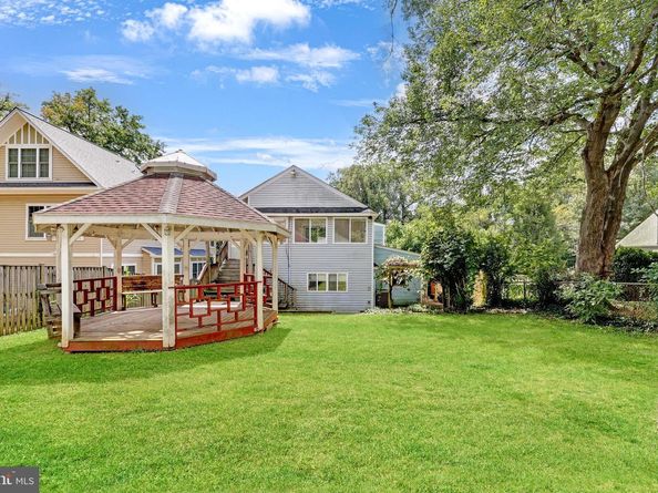 6830 Custis Parkway, Falls Church VA 22042