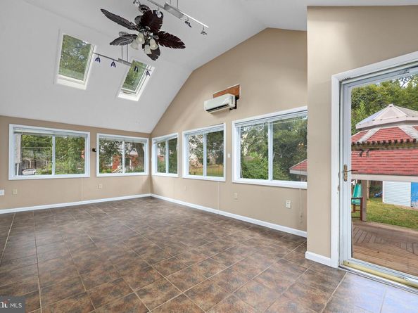 6830 Custis Parkway, Falls Church VA 22042