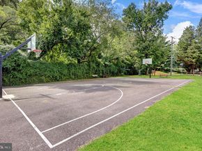 6830 Custis Parkway, Falls Church VA 22042