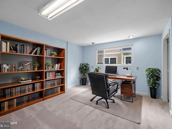 6830 Custis Parkway, Falls Church VA 22042