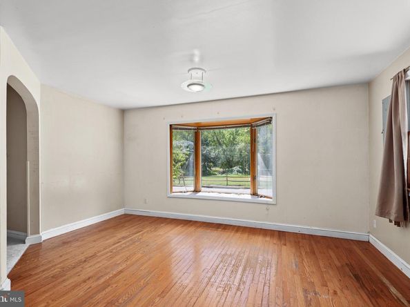 6830 Custis Parkway, Falls Church VA 22042