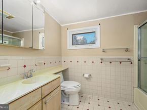 6830 Custis Parkway, Falls Church VA 22042