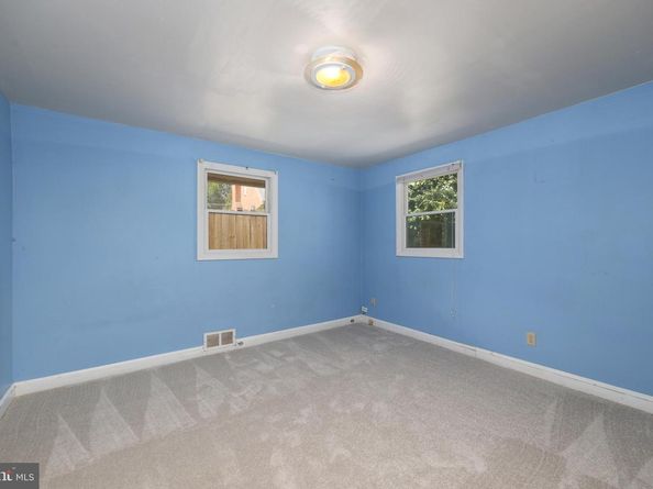 6830 Custis Parkway, Falls Church VA 22042