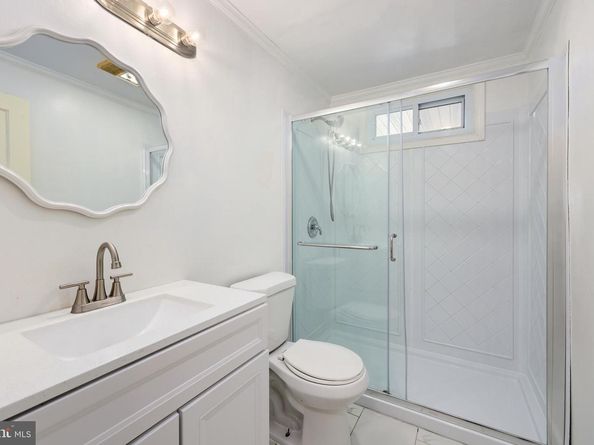 6830 Custis Parkway, Falls Church VA 22042