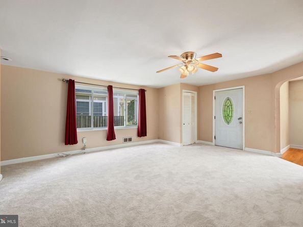6830 Custis Parkway, Falls Church VA 22042