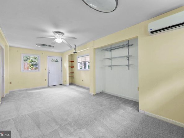 6830 Custis Parkway, Falls Church VA 22042
