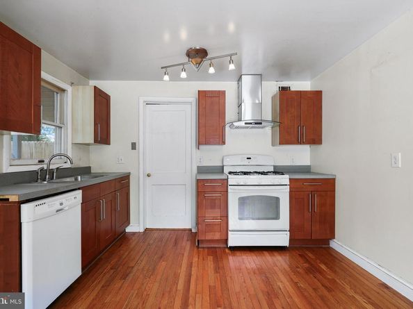 6830 Custis Parkway, Falls Church VA 22042
