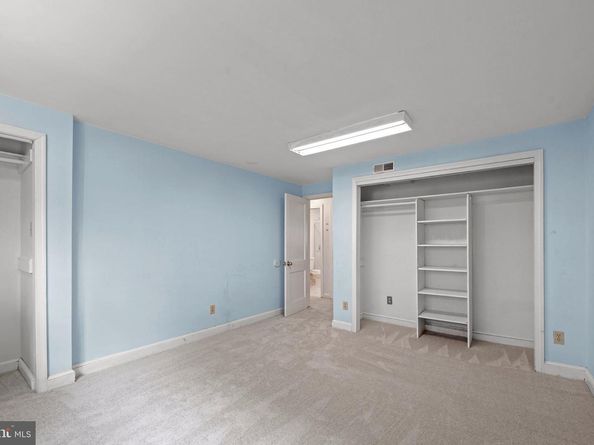 6830 Custis Parkway, Falls Church VA 22042
