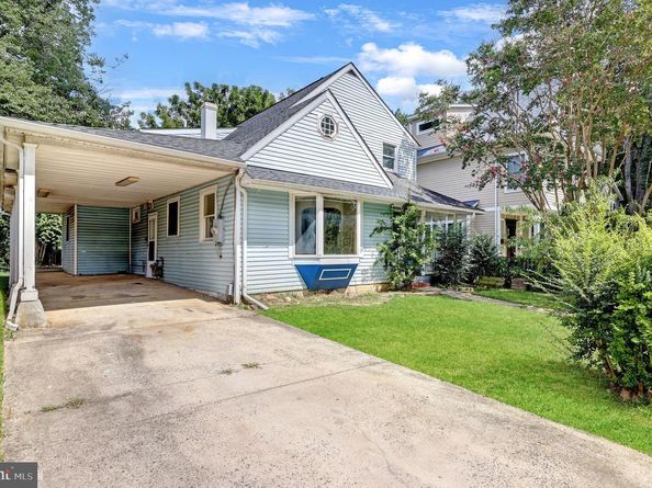 6830 Custis Parkway, Falls Church VA 22042