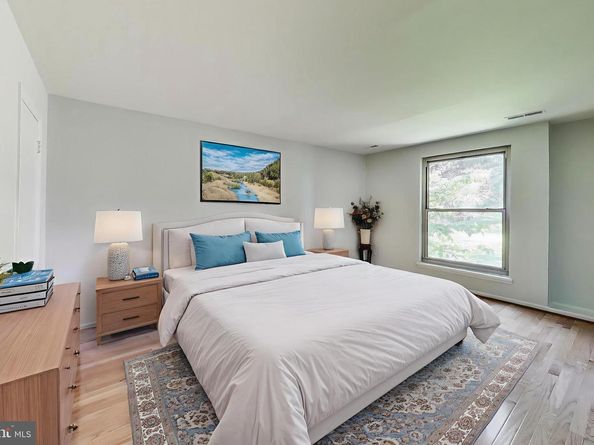 3328 Woodburn Village Drive 14, Annandale VA 22003