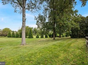 21 Roy Lane, Huntingdon Valley PA 19006