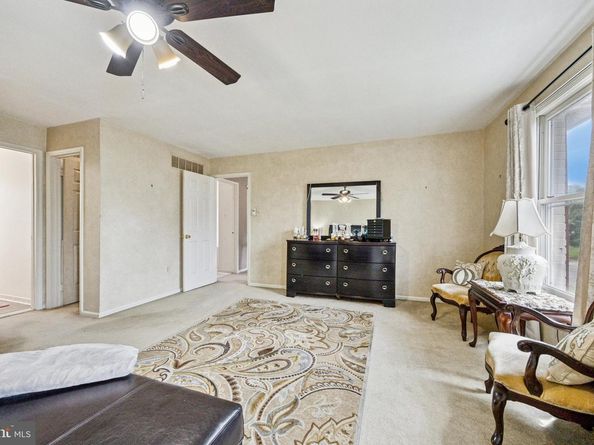 21 Roy Lane, Huntingdon Valley PA 19006