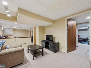 21 Roy Lane, Huntingdon Valley PA 19006