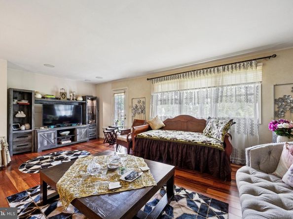 21 Roy Lane, Huntingdon Valley PA 19006