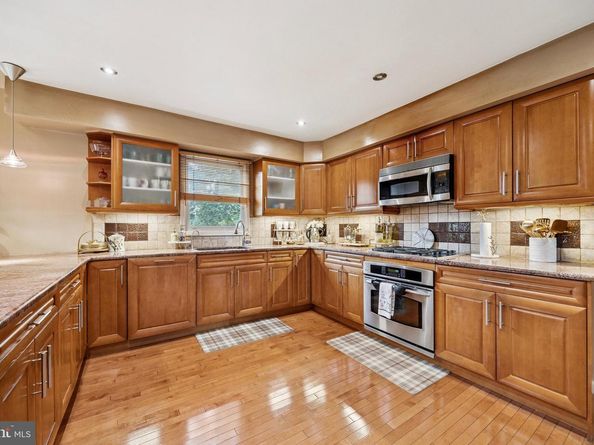 21 Roy Lane, Huntingdon Valley PA 19006