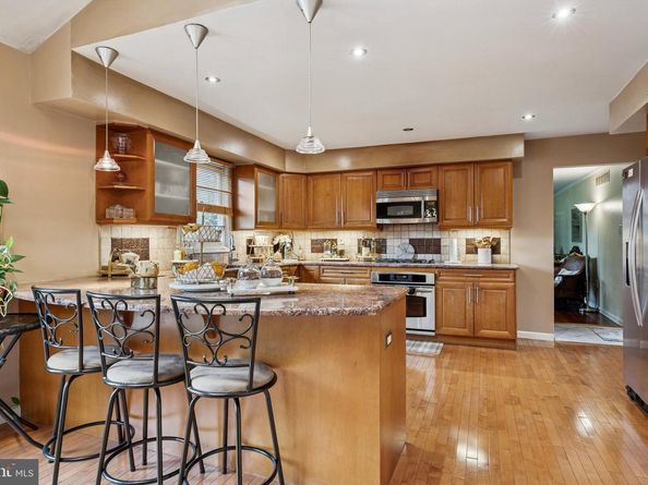 21 Roy Lane, Huntingdon Valley PA 19006