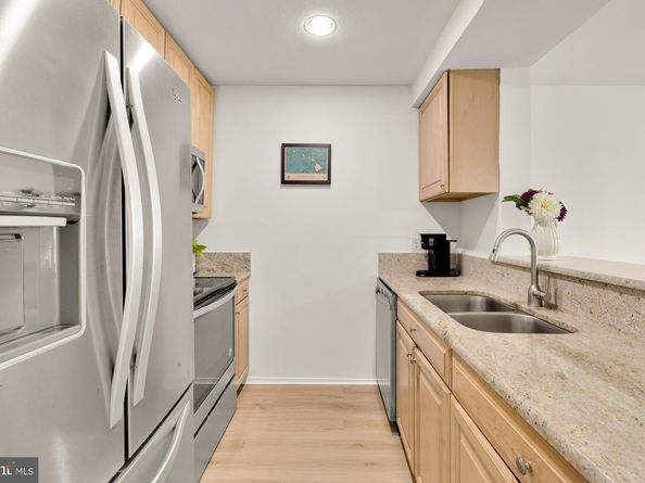 3309 Wyndham Circle 3180, Alexandria VA 22302