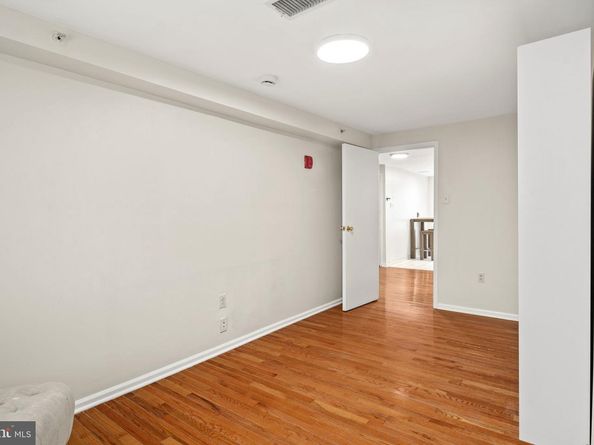 303 S 11TH Street 9, Philadelphia PA 19107