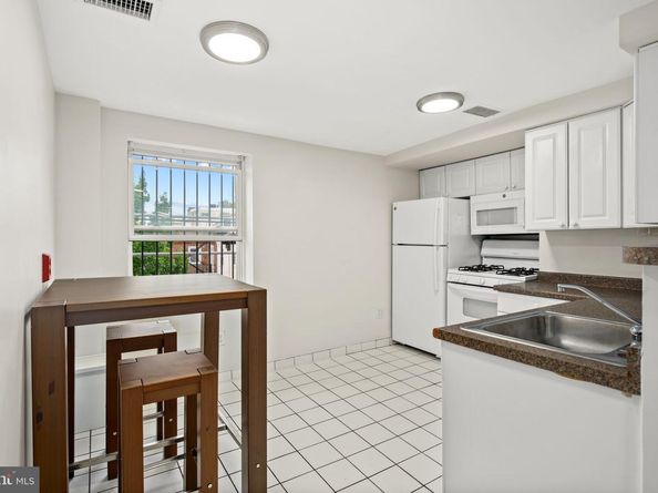303 S 11TH Street 9, Philadelphia PA 19107