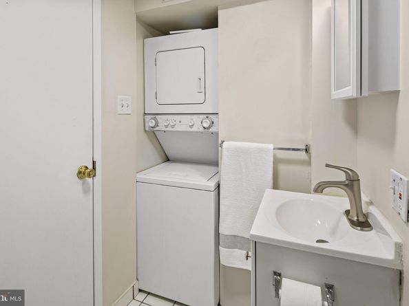 303 S 11TH Street 9, Philadelphia PA 19107