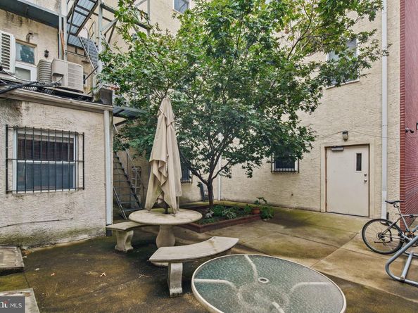 303 S 11TH Street 9, Philadelphia PA 19107
