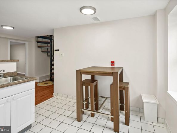 303 S 11TH Street 9, Philadelphia PA 19107