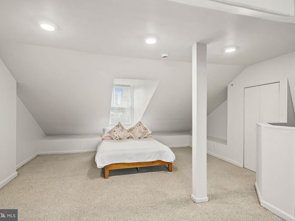 303 S 11TH Street 9, Philadelphia PA 19107