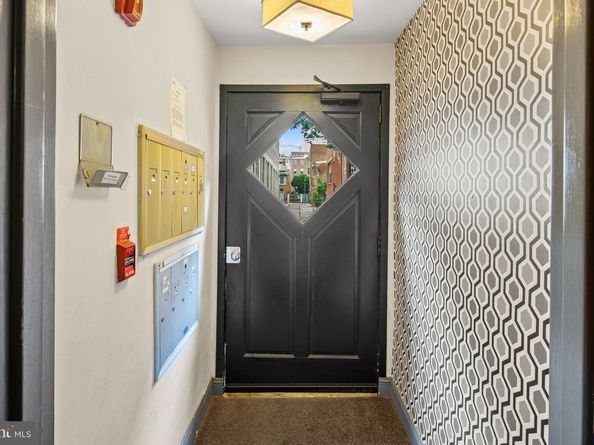 303 S 11TH Street 9, Philadelphia PA 19107