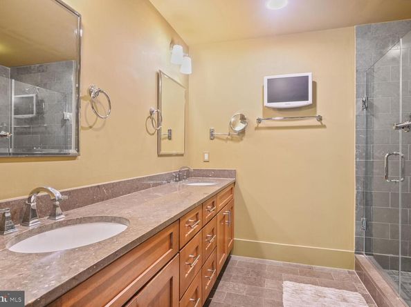 1615 N Queen Street M303, Arlington VA 22209