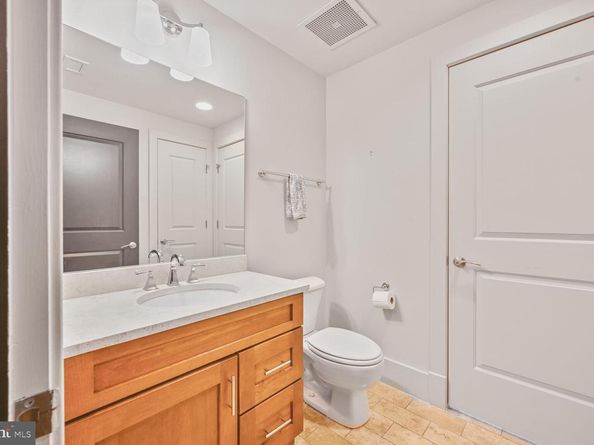 1615 N Queen Street M303, Arlington VA 22209